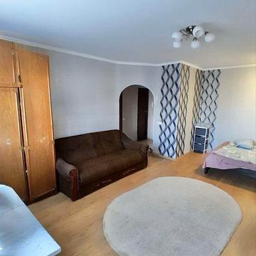 Здам 1 кімнатну  квартиру по вул Київській з пралкою