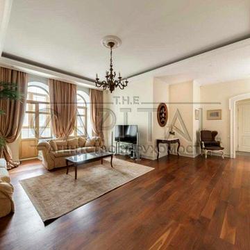 Продаж просторої 5к видової квартири в центрі Києва