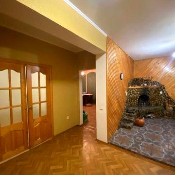 Продається 3-кімнатна квартира з каміном біля парку!