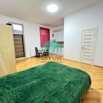 Гетьмана Мазепи вул., 12