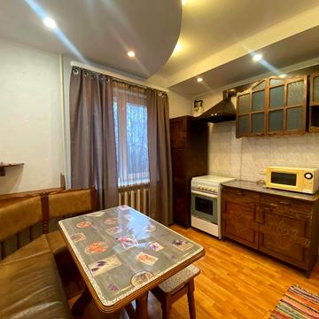 Кулика і Гудачека вул. (Макарова), 36