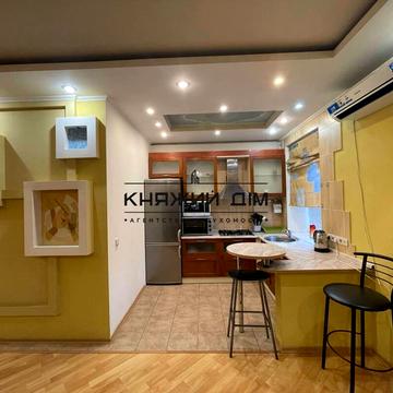 Миколи Міхновського бульв. (Дружби Народів), 8