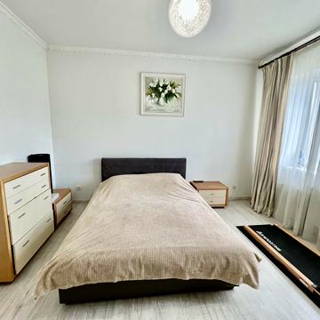 Квітнева вул., 48