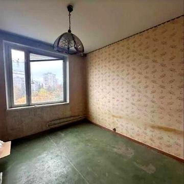 Продам самую дешёвую квартиру в 520 м/р.