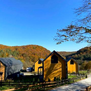 Оренда 2 поверхового видового будинку біля Львова