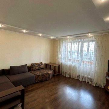 Продаж 3-кімнатної квартири з капітальним ремонтом, район Ракове