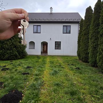 Жирівська вул., 8