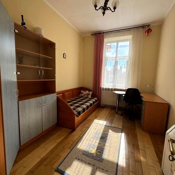 Карпатська вул., 3