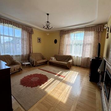 Карпатська вул., 3