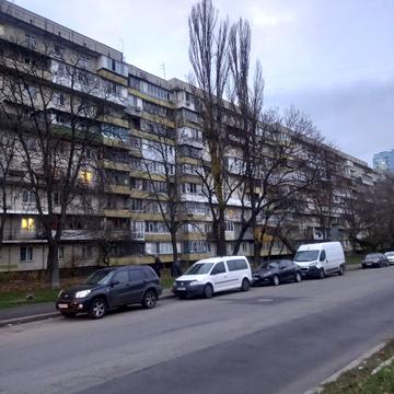 Автозаводська вул., 25