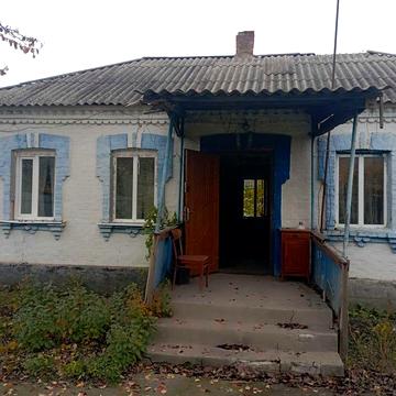 Приватний будинок із земельною ділянкою