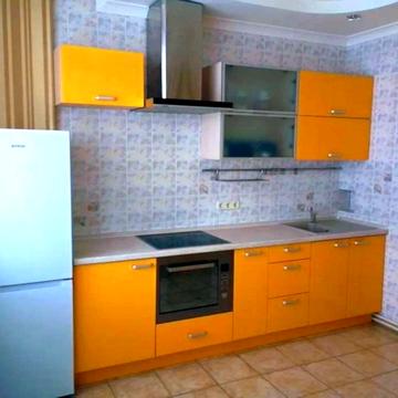 Анни Ахматової вул., 13