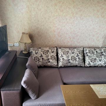 Каховська вул., 8