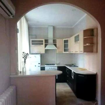 Лаврська вул. (Січневого Повстання), 6