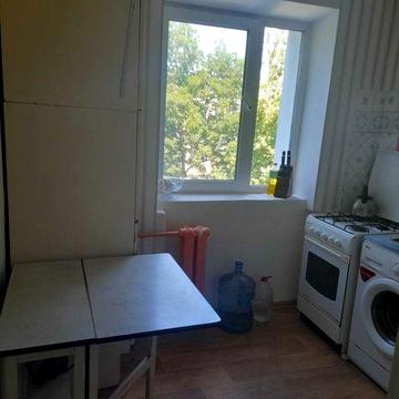 Продам 3 комнатную на Парковой на среднем этаже