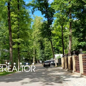 Батумська вул., 4