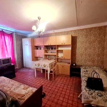 Академіка Корольова вул., 35