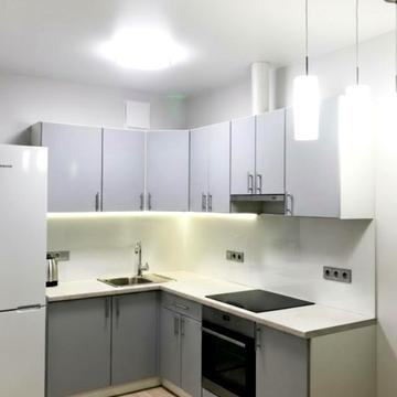 Дніпровська набережна вул., 18-Б