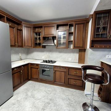 Здається 2 кімнатна квартира на Озерній