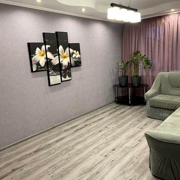 Продам 2-кімнатну квартиру в центрі.