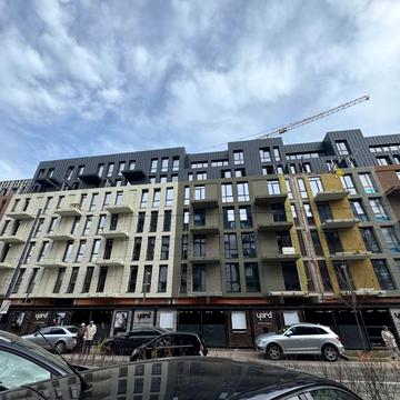 Квітова вул., 10