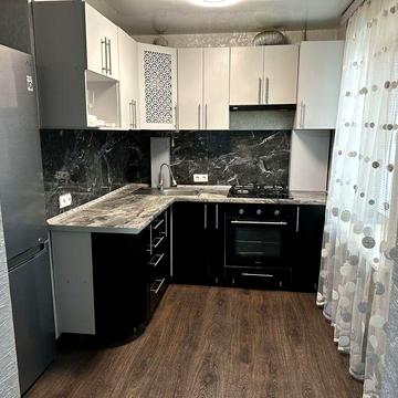 Срочно продам 3 комнатную квартиру в центре города. ЖК Осбб