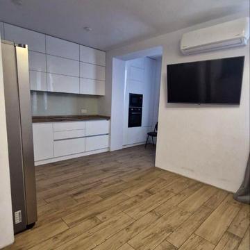 Володимирська вул., 1