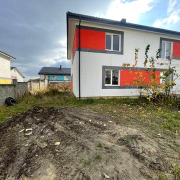 Котедж-двоян в заселеному масиві