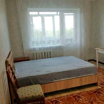 2 кВ біля ринку Бахчисарай, Добра Крамниця.