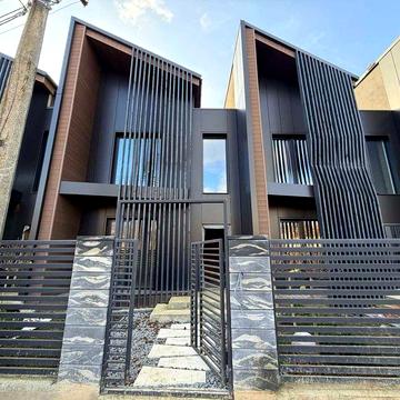 Продаж сучасного таунхауса у Пʼятничанах