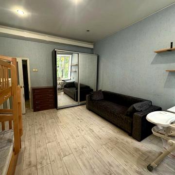 Середня вул., 45