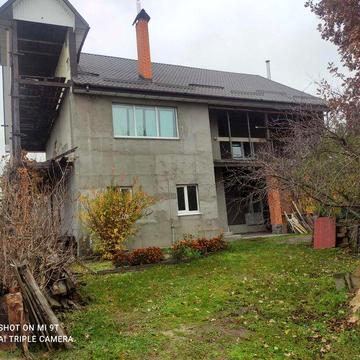 Юрівка, будинок -новобуд в центрі села