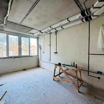 Велика Євро-3к квартира з частковим ремонтом в парковій зоні 83м2