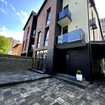 Михайла Кричевського вул., 55