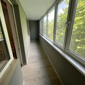 Академіка Корольова вул., 104