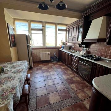 Наукова вул., 96б