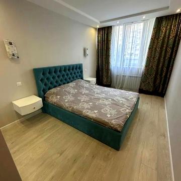 Лесі Українки бульв., 24