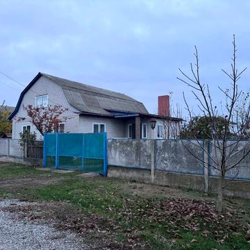 Молодіжна, 11