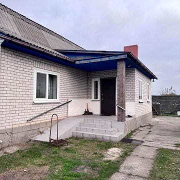 Молодіжна, 11