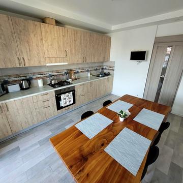 Володимира Івасюка вул., 14