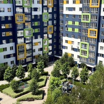 Леоніда Бірюкова бульв., 7