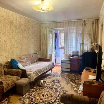 Продается трехкомнатная квартира на Космонавтов (Рассвет) С2