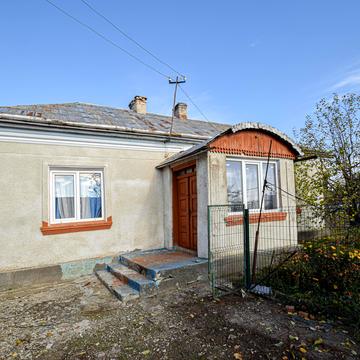 Тернопільська вул., 6