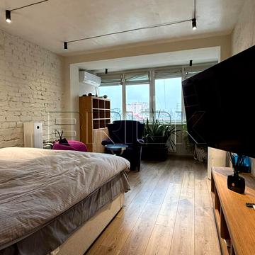 Олександра Кониського вул., 83/85