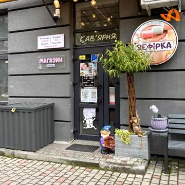 Пасічна вул., 15, 15а, 15б