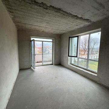 Простора 2-кімнатна квартира з терасою біля Львова, смт Івано-Франкове