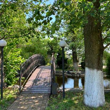 Оренда будинку, з садом та озером, Рожни.
