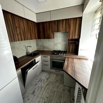 Євгена Патона вул., 4