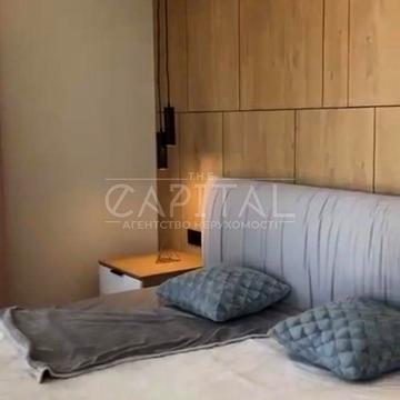 Зарічна вул., 2