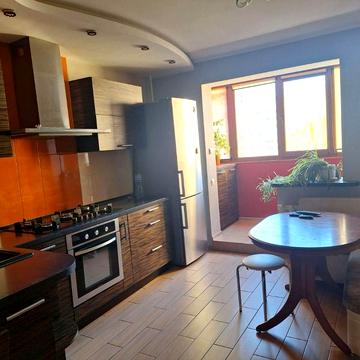 Івана Пулюя вул., 1